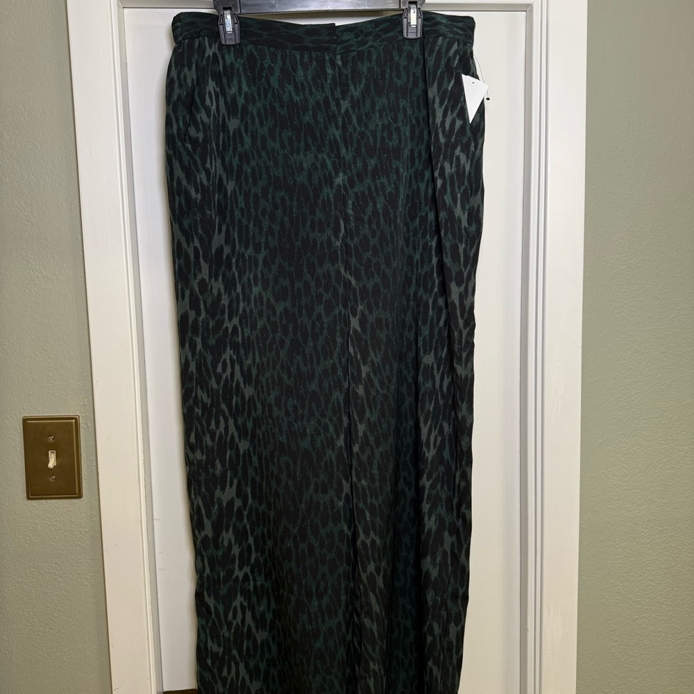 NWT Vince Camuto animal print pants